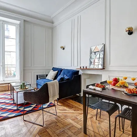 In Le Marais Centre Apartment Paris